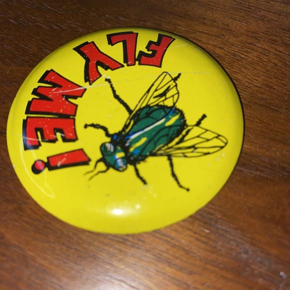 Vintage Topps Batty Button Pin 1970s Round Fly Me Yellow Insect - Picture 4 of 6